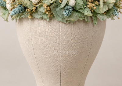 Corona-floral-artesanal-de-flores-secas-y-preservadas-para-novia